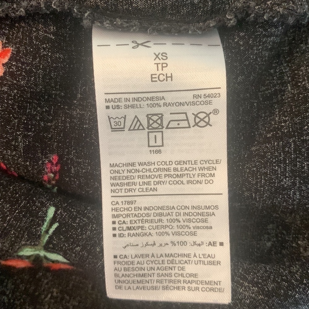 Old Navy Floral Tank Women’s Size Extra Small - Picture 4 of 5